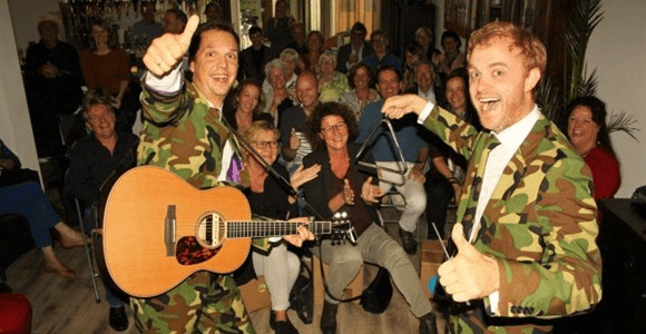 Initiatiefnemers vieren een door FOWW gesteund evenement