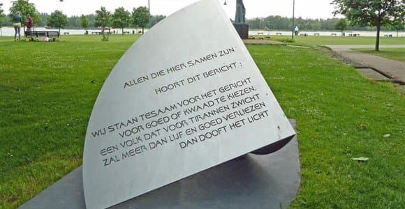 Onthulling Van Randwijkmonument